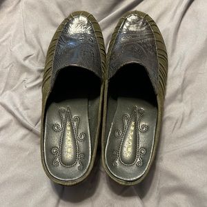 Olive green and brown mules women’s size 8